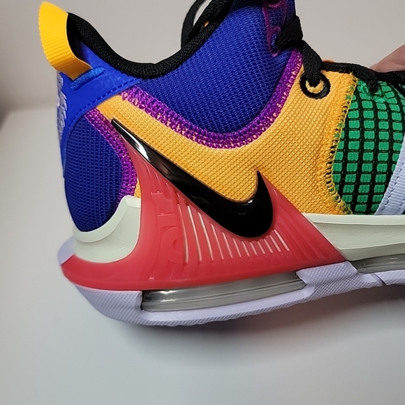 LEBRON WITNESS VII - Picture 9 of 11